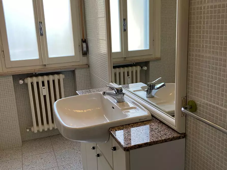 Immagine 12 di Bilocale in affitto  a Parma