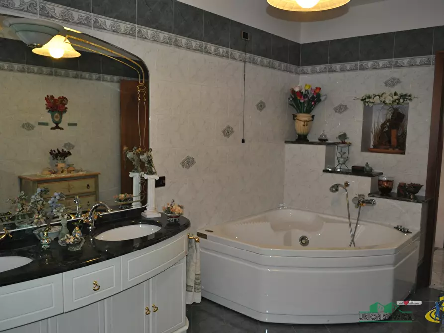 Immagine 33 di Porzione di casa in vendita  in Via Parigi a Collecchio