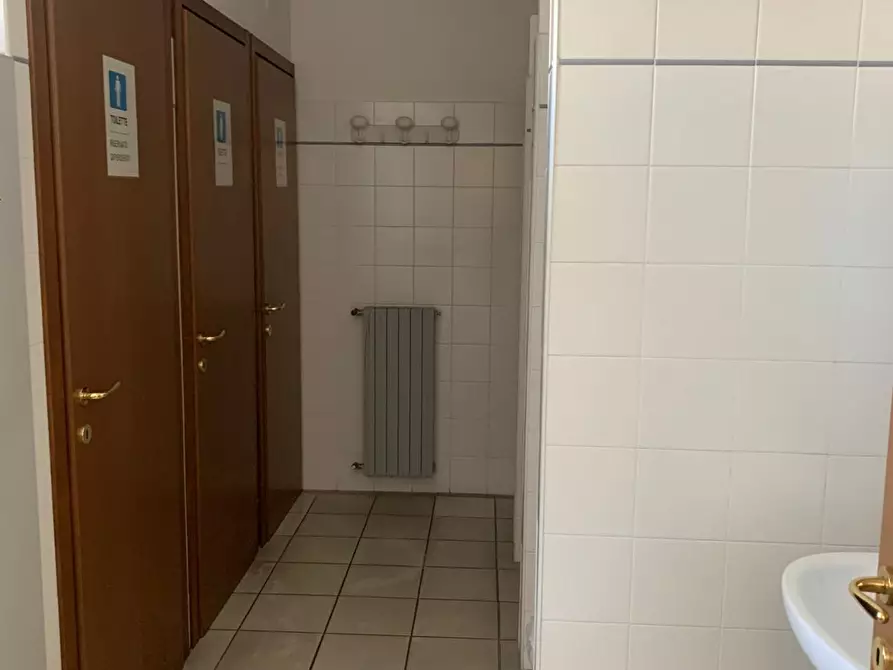 Immagine 20 di Attività artigianale in vendita  in Via londra a Parma