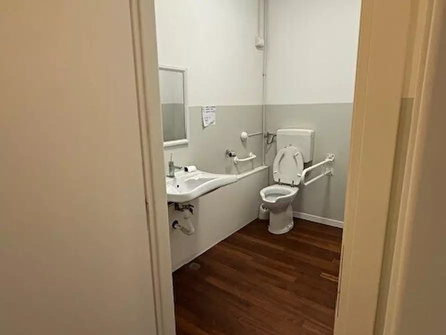 Immagine 13 di Locale commerciale in affitto  in Viale Antonio Gramsci 27A a Parma