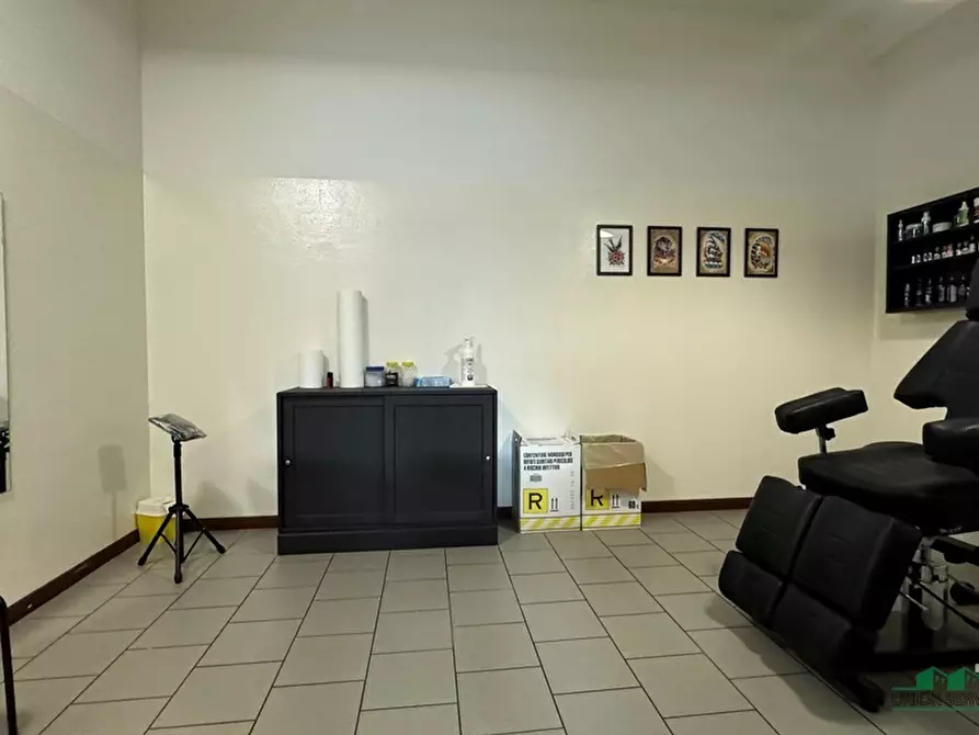 Immagine 8 di Attività commerciale in vendita  in Via La Spezia 32 a Collecchio