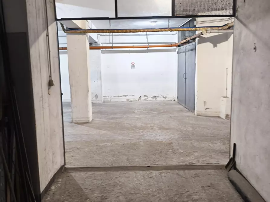 Immagine 11 di Garage in vendita  in Borgo Sorgo 12 a Parma