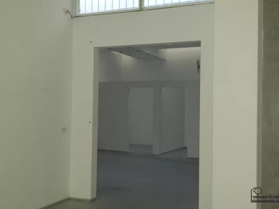 Immagine 7 di Locale commerciale in affitto  in Borgo Angelo Mazza 2 a Parma