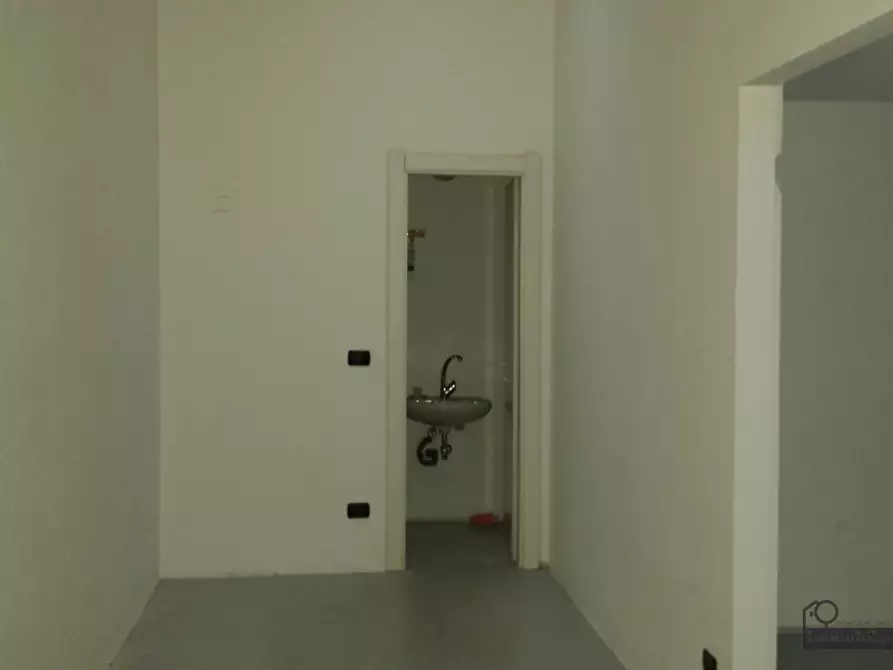 Immagine 9 di Locale commerciale in affitto  in Borgo Angelo Mazza 2 a Parma
