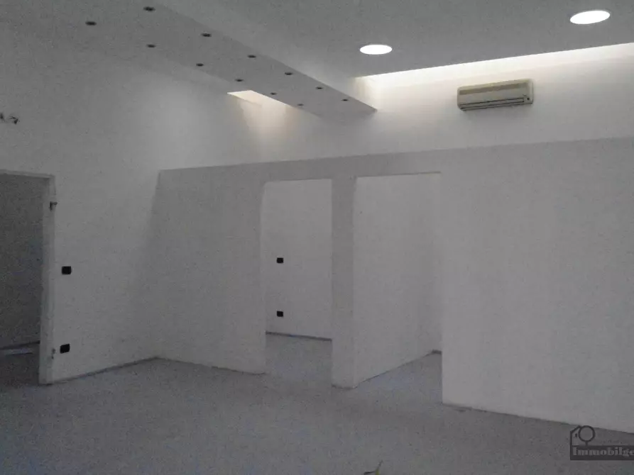 Immagine 15 di Locale commerciale in affitto  in Borgo Angelo Mazza 2 a Parma