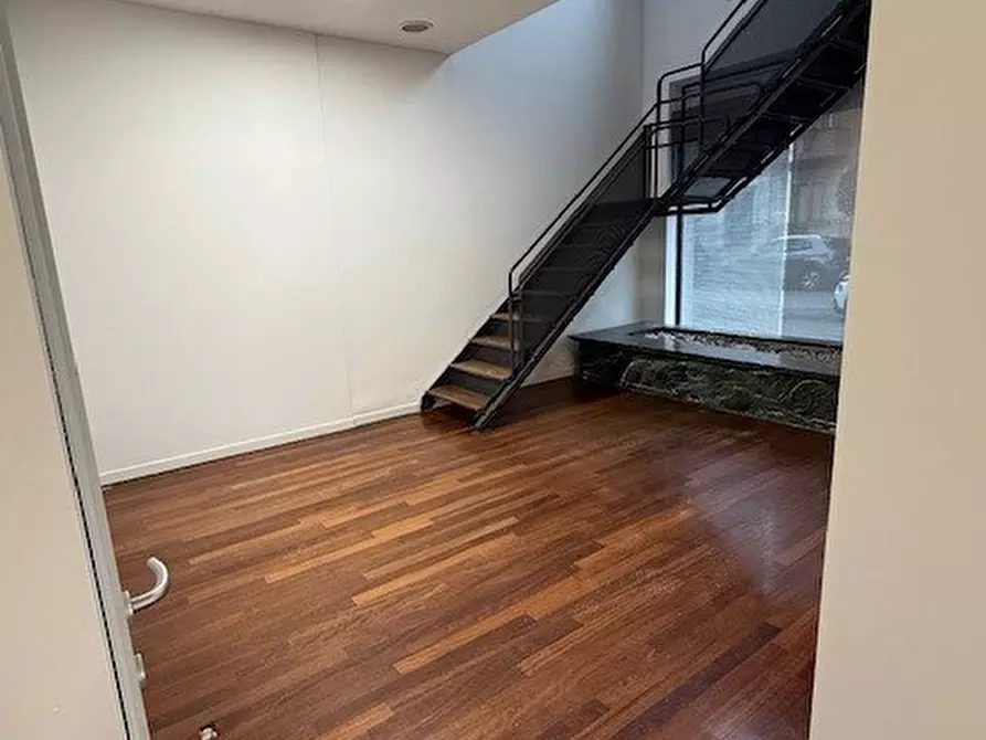 Immagine 9 di Locale commerciale in affitto  in Viale Antonio Gramsci 27A a Parma