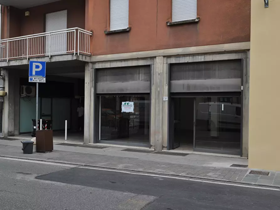 Immagine 4 di Locale commerciale in affitto  in via spezia 49 a Collecchio