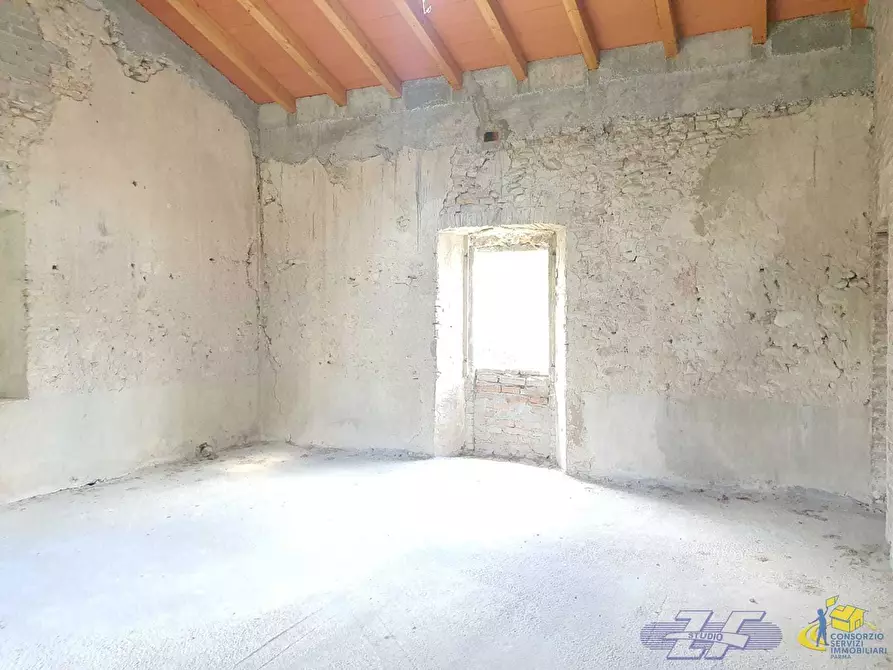 Immagine 13 di Porzione di casa in vendita  a Langhirano