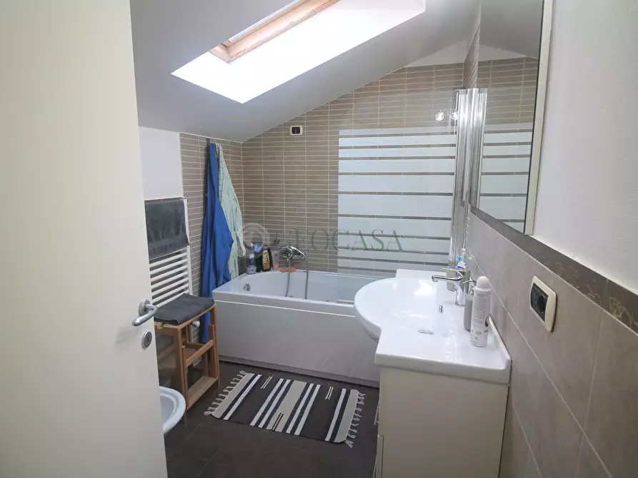 Immagine 10 di Appartamento in vendita  a Follo