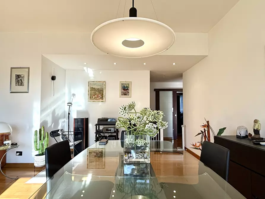 Immagine 2 di Pentalocale in vendita  in Via Allende 23 a Bologna