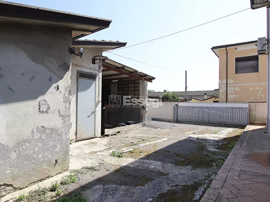 Immagine 47 di Villa in vendita  in Via del Parco 49 a Capannori