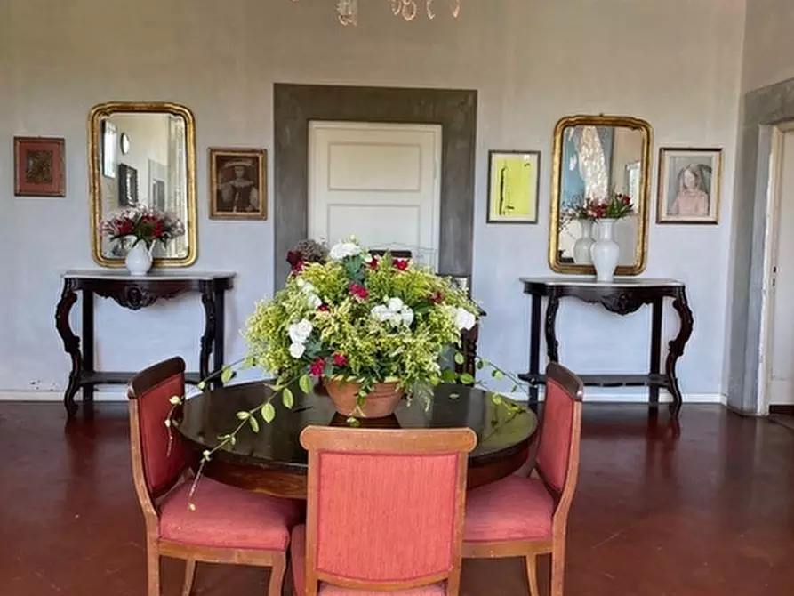 Immagine 14 di Villa in vendita  a Lucca