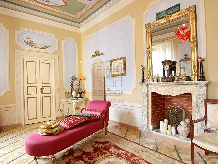 Immagine 7 di Appartamento in vendita  in Piazza San Michele 10 a Lucca