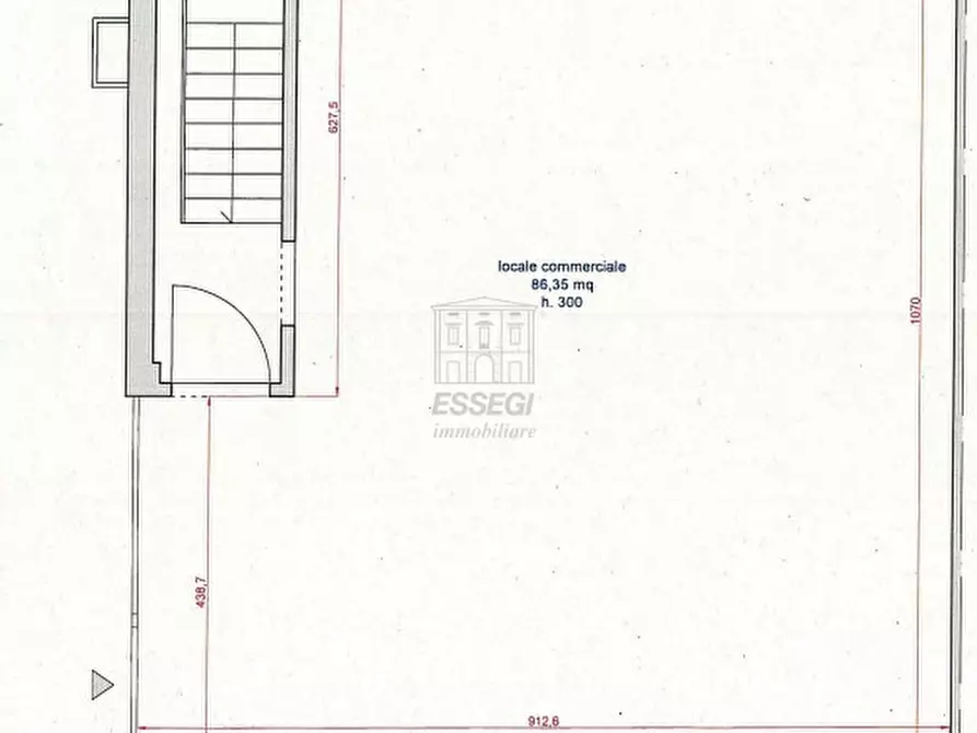 Immagine 2 di Locale commerciale in vendita  in Viale Europa 797 a Lucca