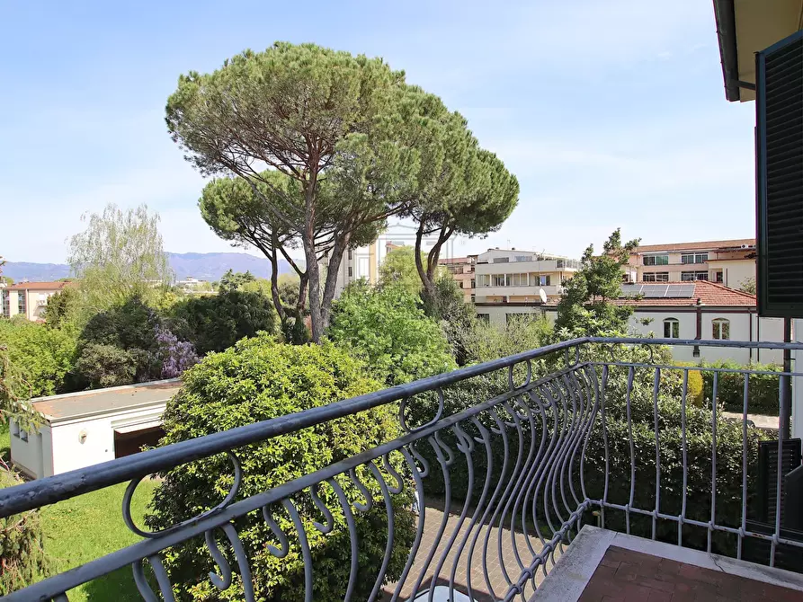 Immagine 18 di Villa in vendita  in Via Pietro Paolini 303 a Lucca