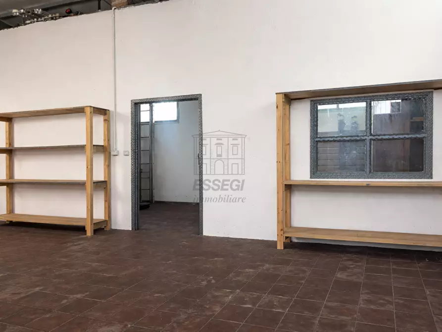 Immagine 2 di Attività artigianale in affitto  in Via Nuova di Guamo 144 a Capannori