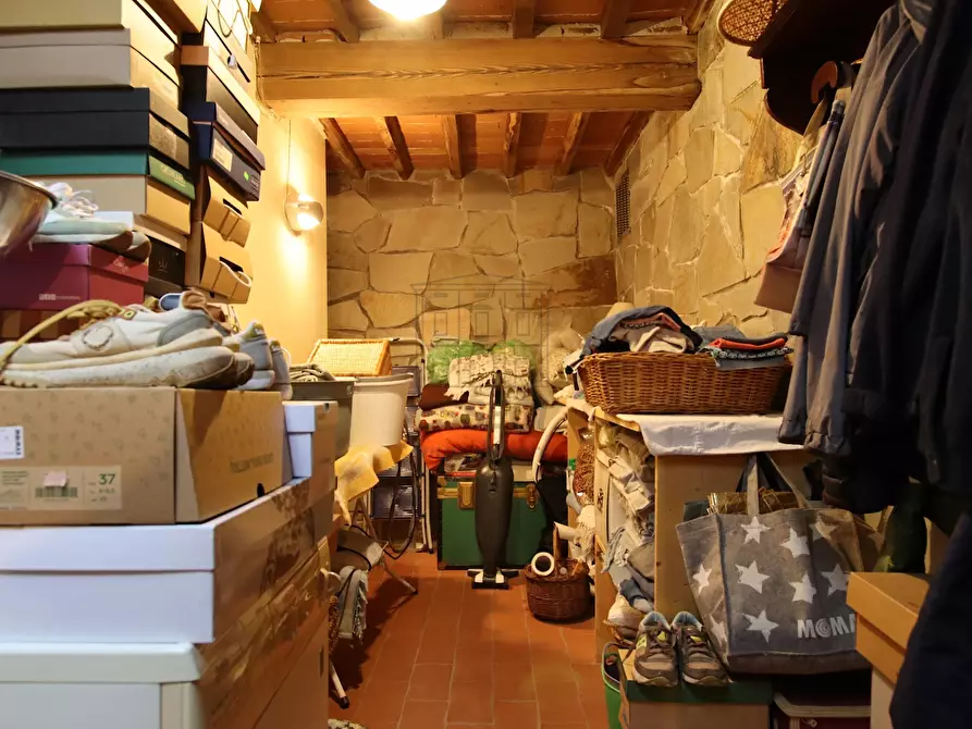 Immagine 40 di Rustico / casale in vendita  a Lucca
