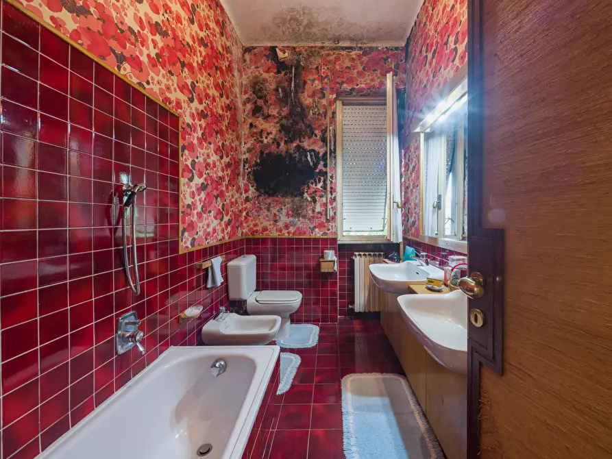 Immagine 33 di Villa in vendita  in Via Castruccio Buonamici a Lucca
