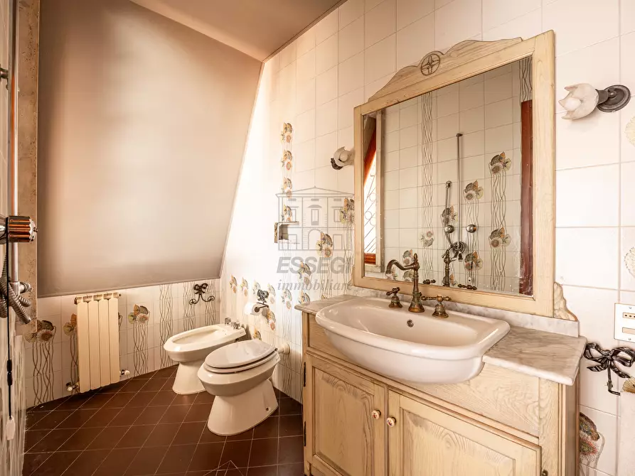 Immagine 17 di Villa in vendita  in Via dei Pellegrini a Lucca