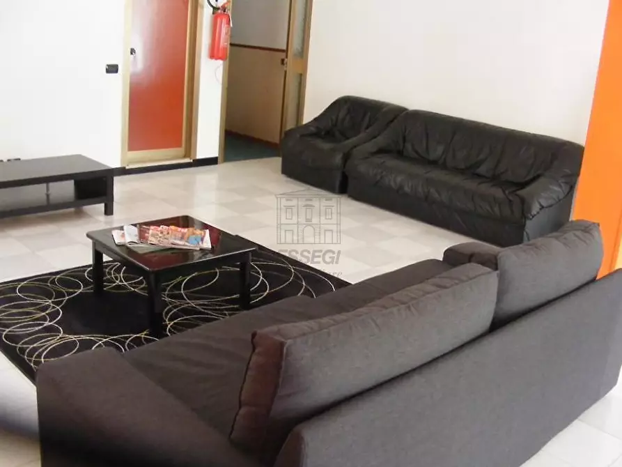 Immagine 4 di Albergo/B&B/Residence in vendita  in Viale Giovanni Pacini 115 a Lucca