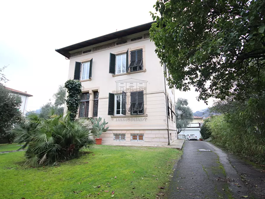 Immagine 2 di Villa in vendita  in Via Ludovica 56 a Lucca