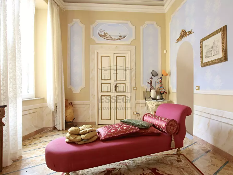 Immagine 2 di Appartamento in vendita  in Piazza San Michele 10 a Lucca