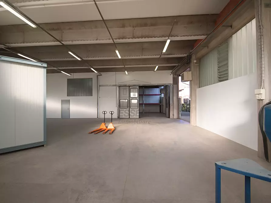 Immagine 2 di Attività artigianale in vendita  in Via Sarzanese 703 a Lucca