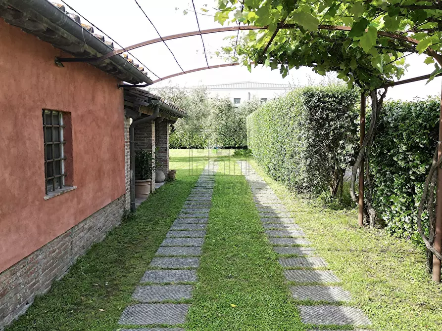 Immagine 11 di Villa in vendita  in Via Romana 914 a Lucca