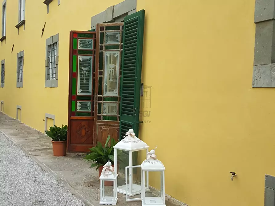 Immagine 3 di Villa in vendita  a Lucca