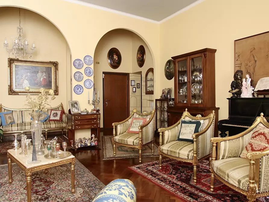 Immagine 6 di Appartamento in vendita  in VIa Fillungo a Lucca