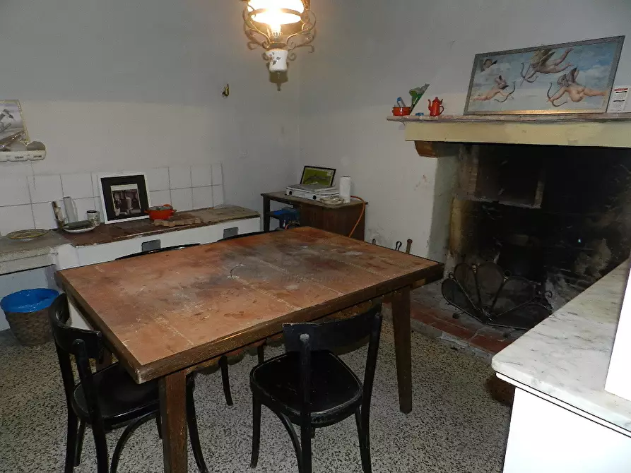 Immagine 6 di Rustico / casale in vendita  in Via per Chiatri a Lucca