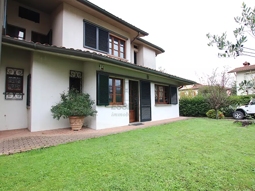 Immagine 3 di Villa in vendita  in Viale Cesare Biondi 68 a Barga