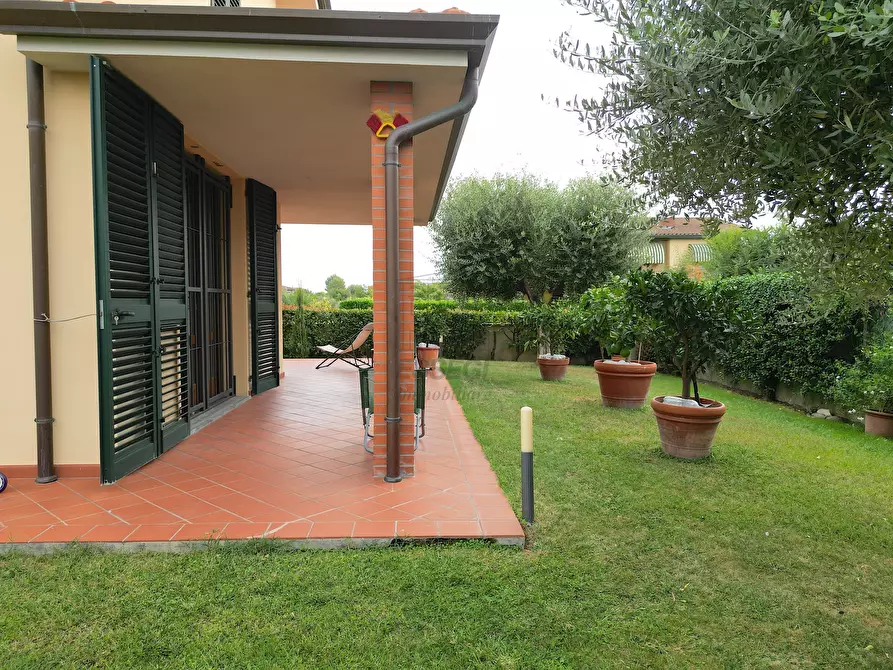 Immagine 21 di Villa in vendita  in Via delle Ville Prima a Lucca