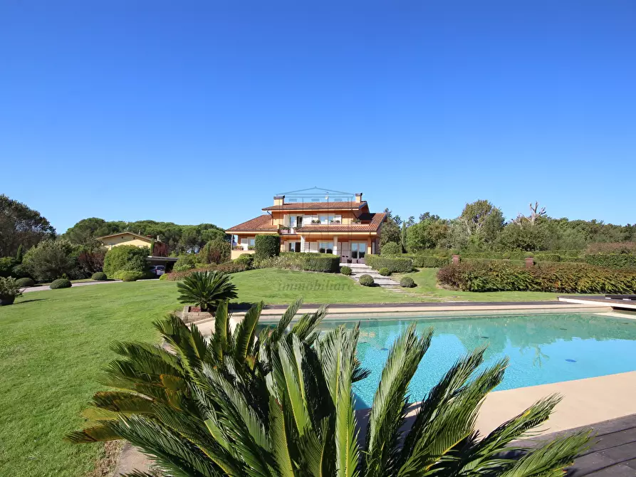 Immagine 1 di Villa in vendita  in Via dei Borelli a Lucca