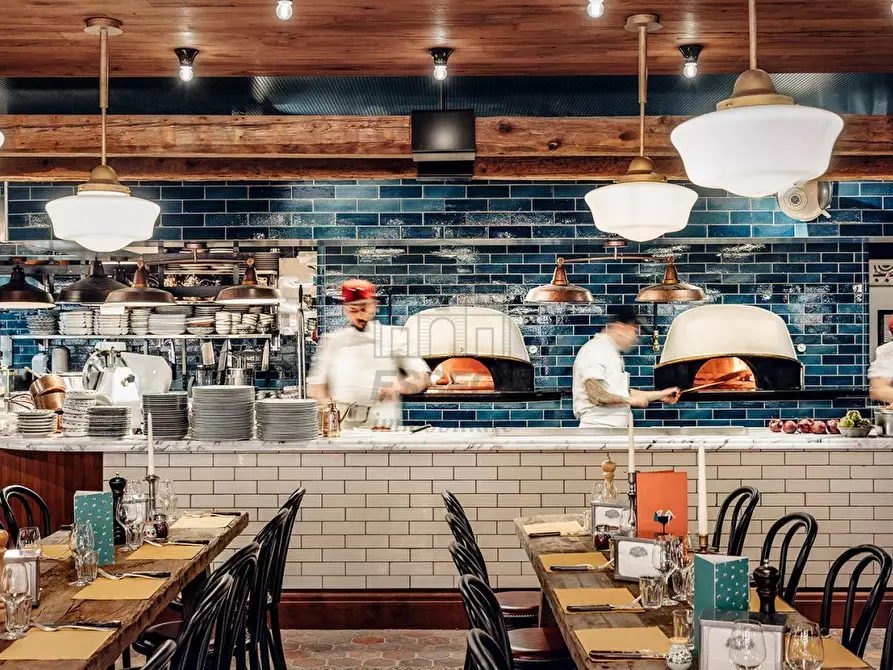 Immagine 2 di Pizzeria / Pub in vendita  in Viale G. Puccini 1111 a Lucca