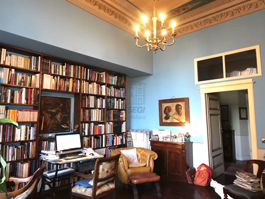 Immagine 4 di Appartamento in vendita  in piazza san frediano a Lucca