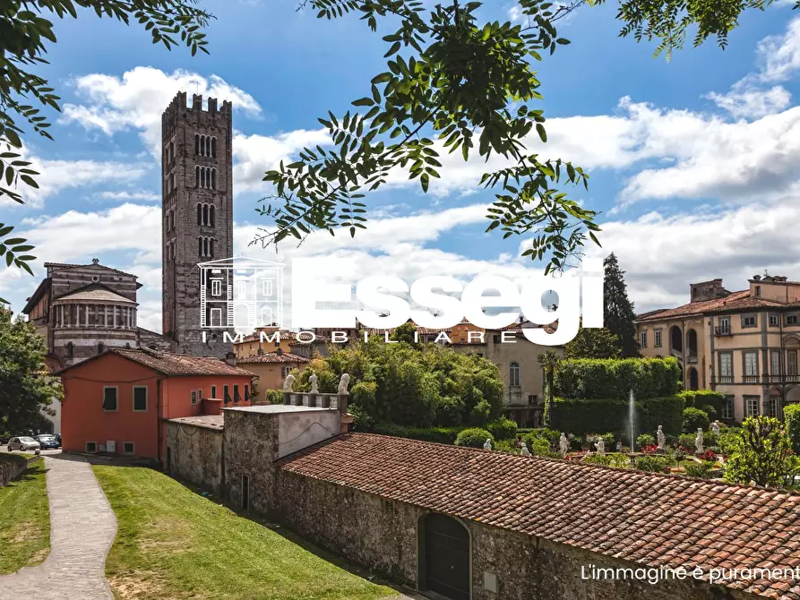 Immagine 6 di Appartamento in vendita  in Piazza San Michele a Lucca