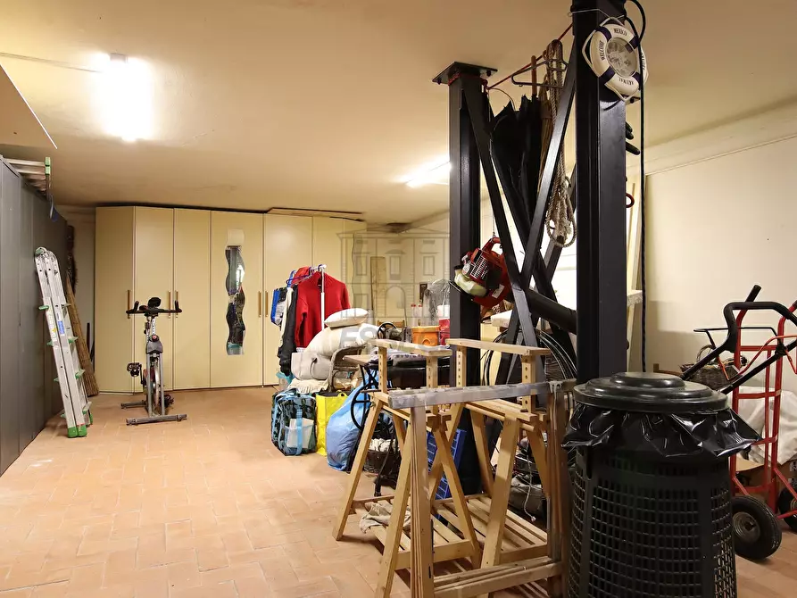 Immagine 39 di Rustico / casale in vendita  a Lucca