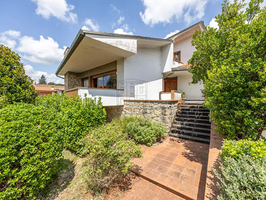 Immagine 2 di Villa in vendita  in Via dei Pellegrini a Lucca