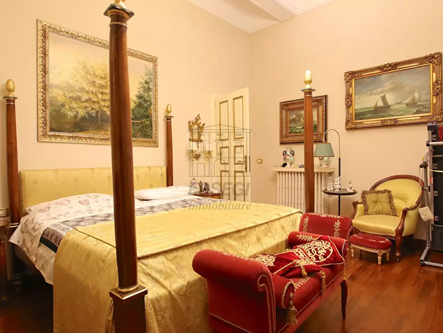 Immagine 13 di Appartamento in vendita  in Piazza San Michele 10 a Lucca