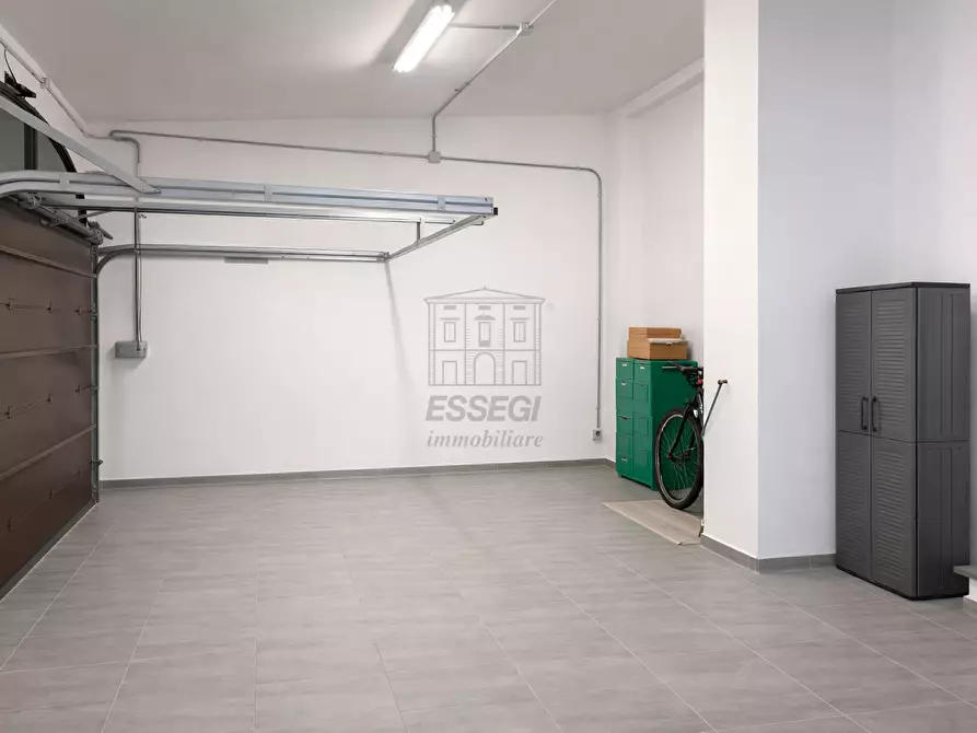 Immagine 9 di Garage in vendita  in Via Beccheria 35 a Lucca