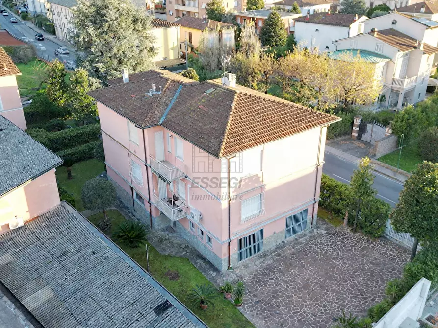 Immagine 23 di Villa in vendita  in Via Teresa Bandettini a Lucca