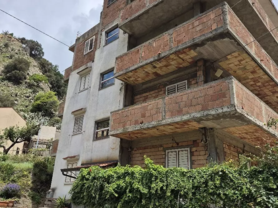 Immagine 12 di Quadrilocale in vendita  in Strada Provinciale Trunca Santa Venere 45 a Reggio Di Calabria