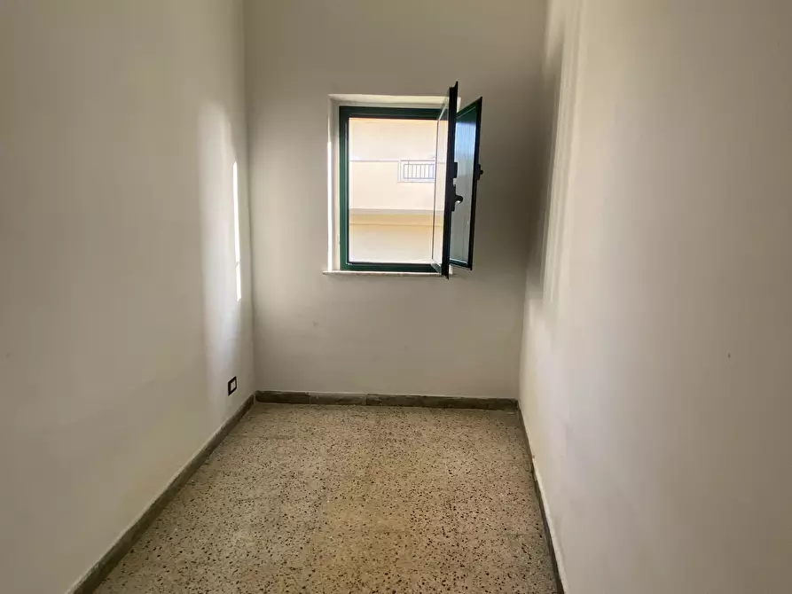 Immagine 11 di Bilocale in affitto  in Case Popolari Via Saracinello 7-15 a Reggio Di Calabria