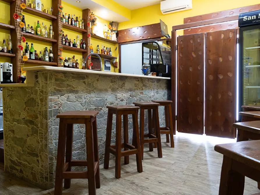 Immagine 3 di Locale commerciale in affitto  a Uta