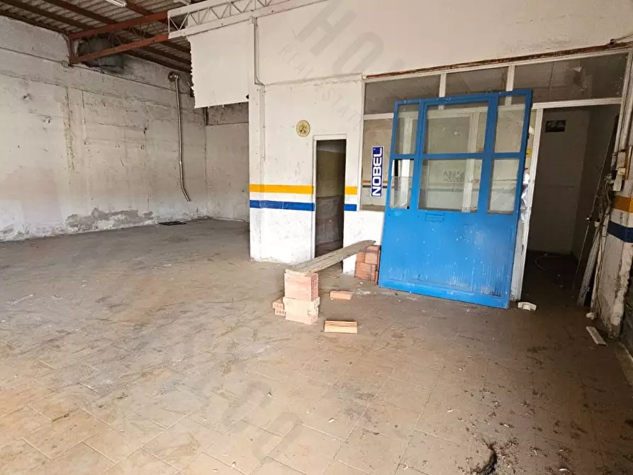 Immagine 6 di Magazzino in vendita  a Selargius