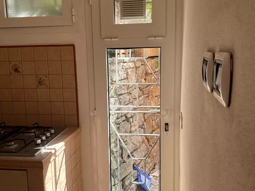 Immagine 9 di Trilocale in vendita  a Lerici