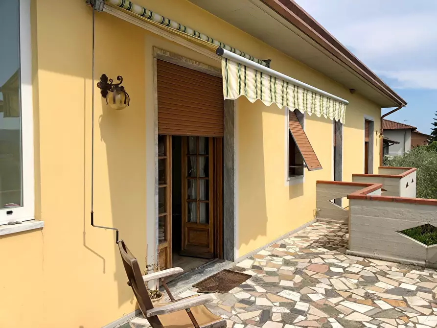 Immagine 2 di Porzione di casa in vendita  a Castelnuovo Magra