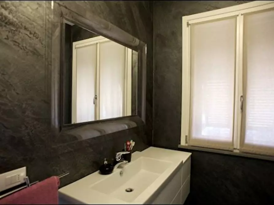 Immagine 37 di Casa semindipendente in vendita  a Lerici