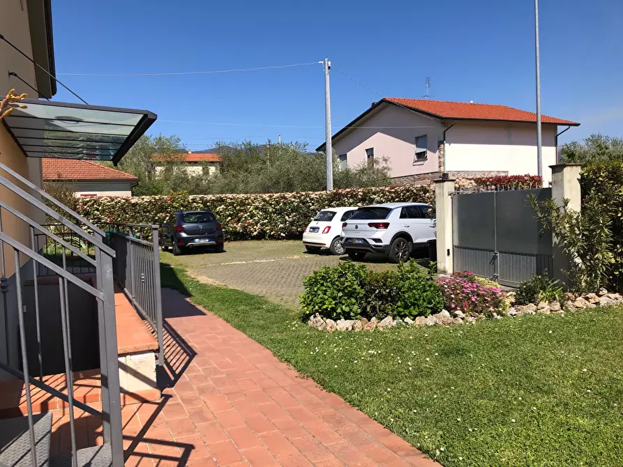 Immagine 3 di Villa in vendita  a Sarzana